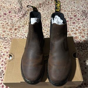 Dr Martens Embury Chelsea boots